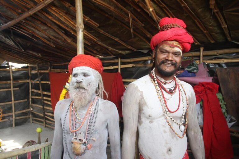 अघोरी बाबा: कैसे बनते हैं और उनकी मृत्यु होने पर शव का क्या किया जाता है?