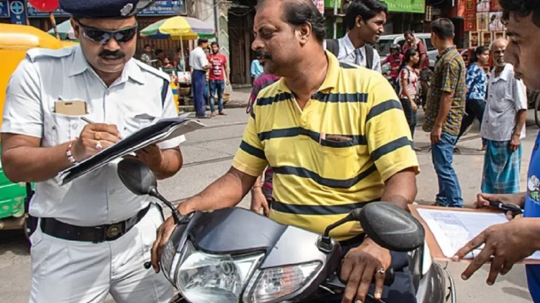 सड़क सुरक्षा और यातायात के नियमों में सुधार के लिए भारत सरकार ने 1 जनवरी 2025 से कई नए ट्रैफिक नियम लागू किए हैं।